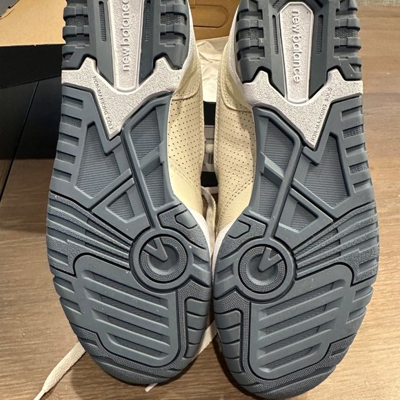 Athletic_Shoes